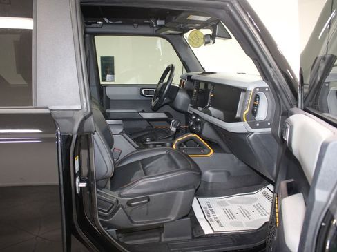 Used 2023 Ford Bronco Badlands image 28