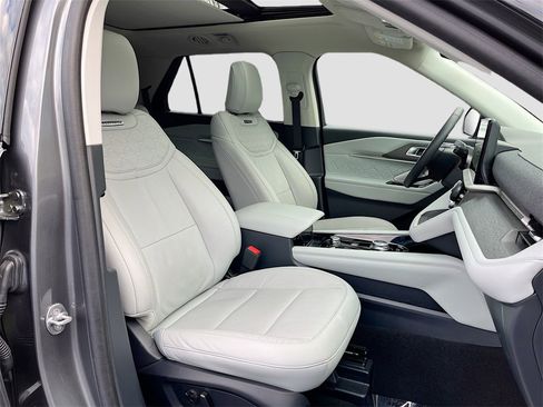 Used 2025 Ford Explorer Platinum w/ Ultimate Package image 28