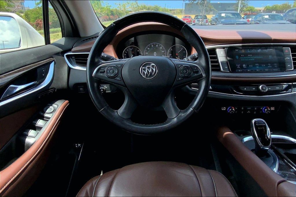 Used 2018 Buick Enclave Avenir w/ Avenir Technology Package FWD image 4