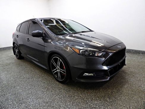Used 2016 Ford Focus ST w/ Equipment Group 401A FWD image 2