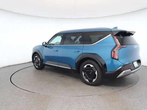 Used 2024 Kia EV9 Land image 3