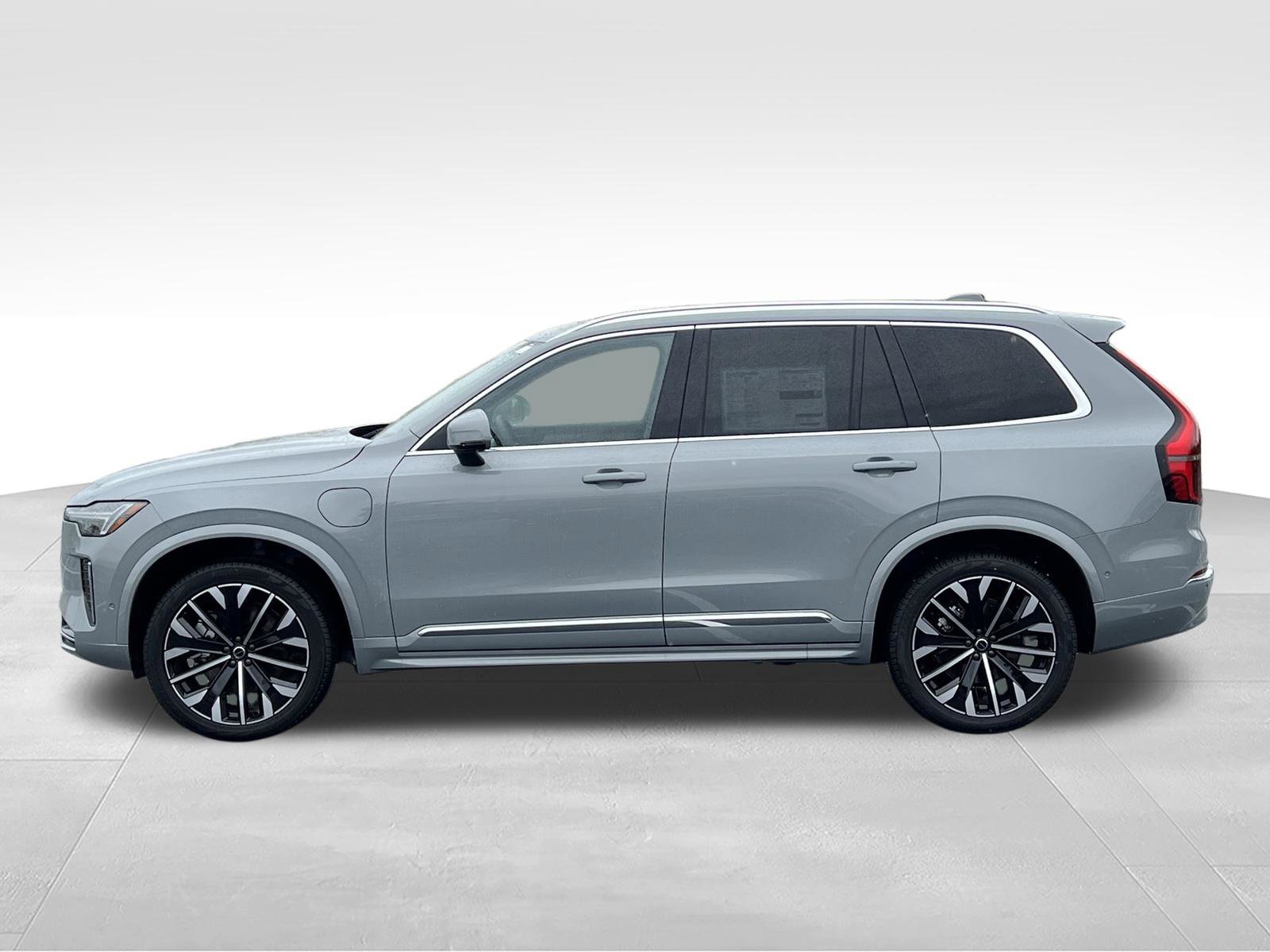 New 2026 Volvo XC90 T8 Plus w/ Protection Package Premier AWD/4WD image 2