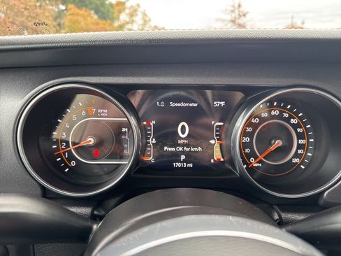 Used 2023 Jeep Gladiator Mojave w/ LED Lighting Group AWD/4WD image 18