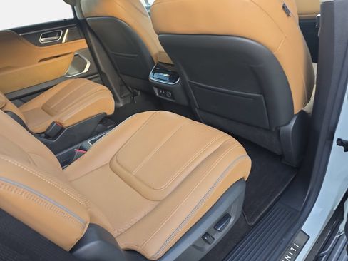 Used 2025 INFINITI QX80 Sensory AWD/4WD image 11