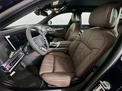 Used 2025 BMW i7 eDrive50 w/ Executive Package image 16