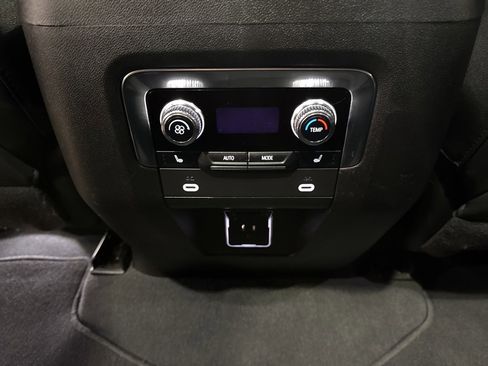 Used 2023 GMC Yukon SLT w/ SLT Luxury Package image 37