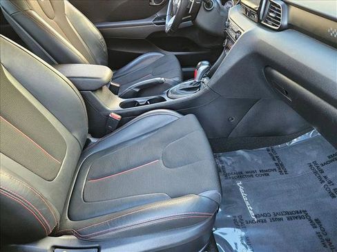 Used 2019 Hyundai Veloster 2.0 Premium image 18