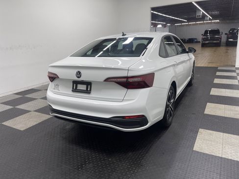 Used 2024 Volkswagen Jetta Sport image 5