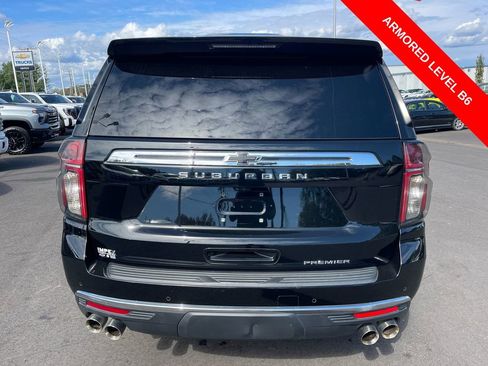 Used 2021 Chevrolet Suburban Premier w/ Premium Package image 4