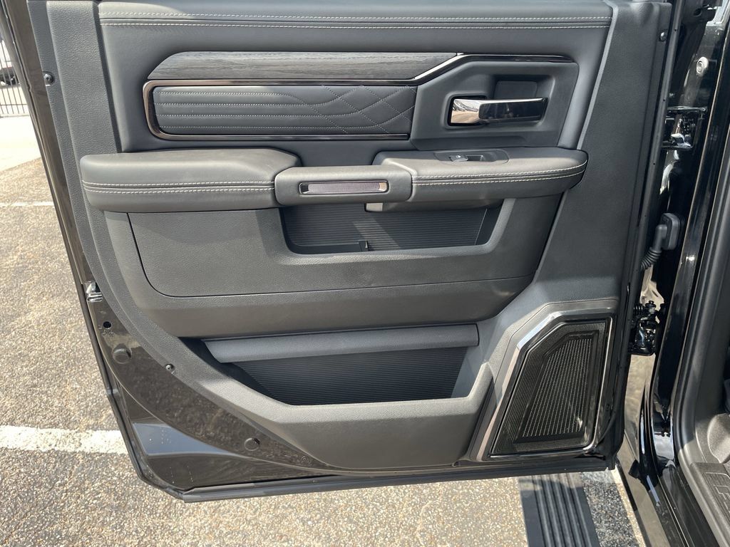 New 2025 RAM 2500 Limited AWD/4WD image 23