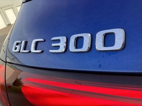 Used 2025 Mercedes-Benz GLC 300 4MATIC image 21