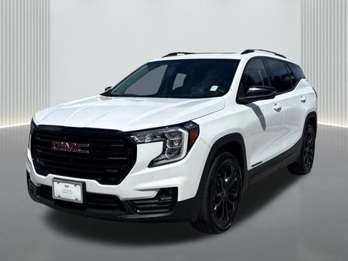 Used 2022 GMC Terrain SLT w/ Infotainment Package II AWD/4WD image 1