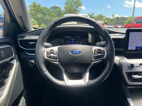 Used 2021 Ford Explorer XLT w/ Equipment Group 202A AWD/4WD image 38