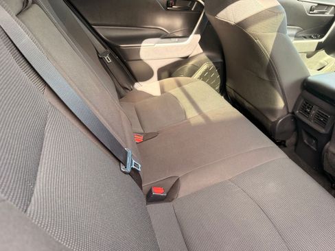 Used 2022 Toyota RAV4 LE FWD image 15