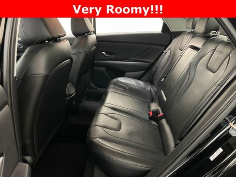 Used 2023 Hyundai Elantra Limited w/ Preferred Accessory Package FWD image 10