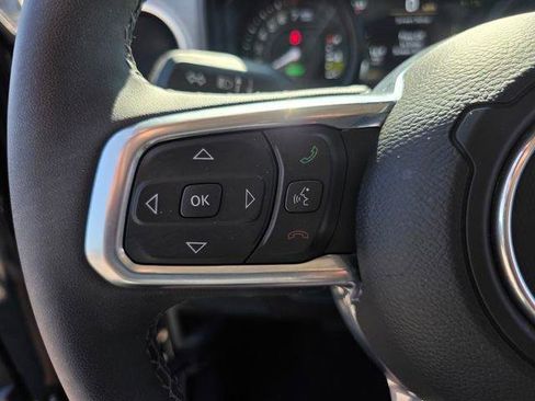 Used 2025 Jeep Wrangler Sahara image 27