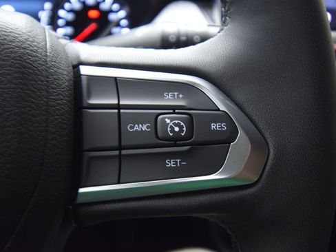 Used 2024 Jeep Compass Latitude AWD/4WD image 34