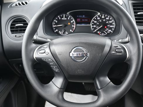 Used 2020 Nissan Pathfinder S image 18