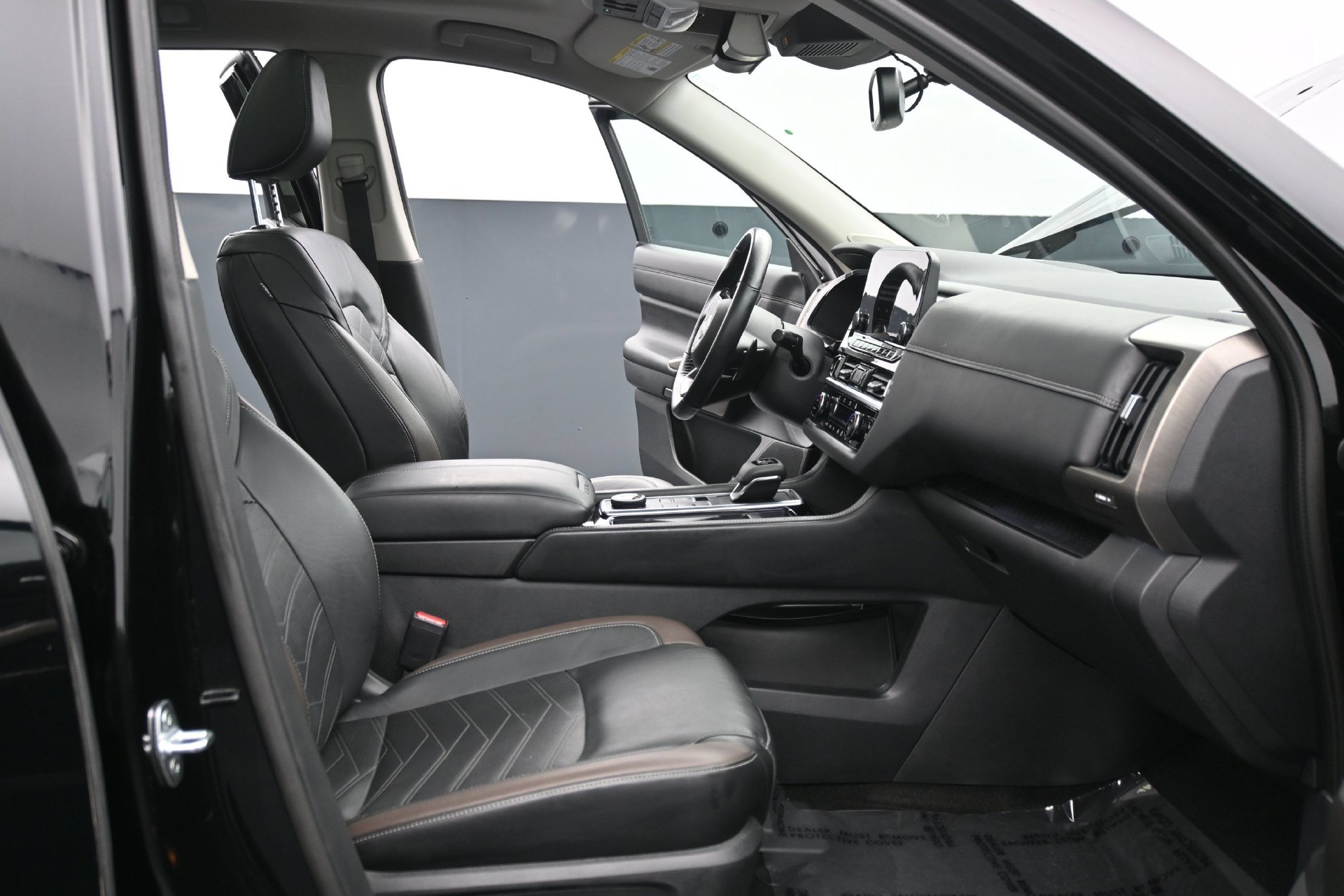 Used 2022 Nissan Pathfinder Platinum AWD/4WD image 13