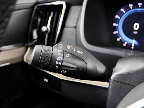 New 2025 Volvo XC90 B6 Core w/ Protection Package image 16