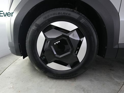 Used 2024 Kia EV9 Light Long Range RWD image 19