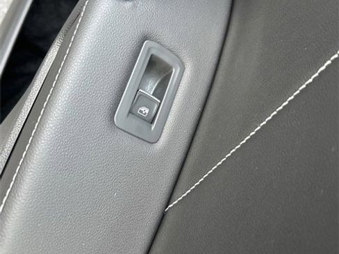 Used 2022 Volkswagen Tiguan SE image 23