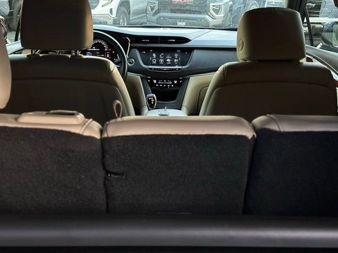 Used 2018 Cadillac XT5 Luxury w/ Driver Awareness Package image 9