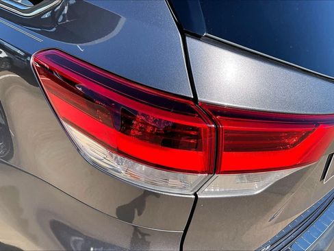 Used 2018 Toyota Highlander XLE FWD image 28