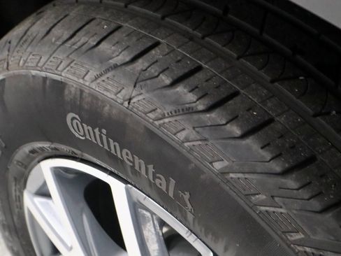 Used 2023 GMC Acadia SLT w/ LPO, Floor Liner Package image 22