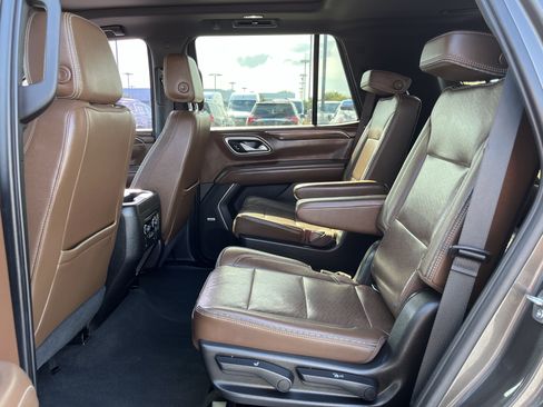 Used 2021 Chevrolet Tahoe High Country w/ Premium Package RWD image 34