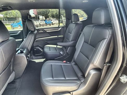 Certified 2026 GMC Acadia Elevation w/ Elevation Premium Package FWD image 24