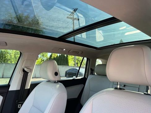 Used 2020 Volkswagen Tiguan SE w/ Panoramic Sunroof Package FWD image 20