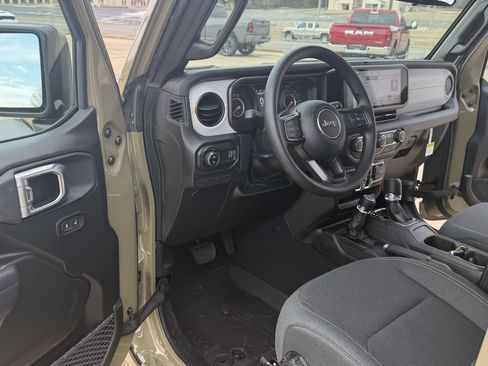 New 2026 Jeep Gladiator Sport AWD/4WD image 13