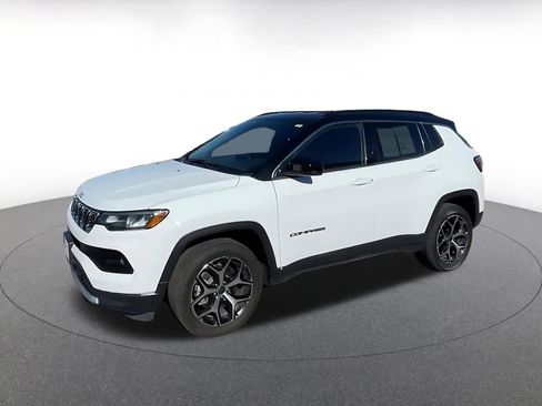 Used 2025 Jeep Compass Limited image 8