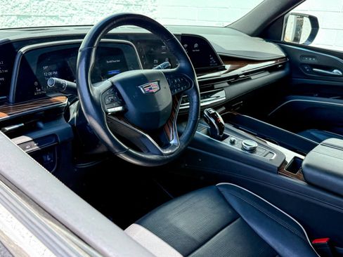 Certified 2021 Cadillac Escalade Premium Luxury AWD/4WD image 15
