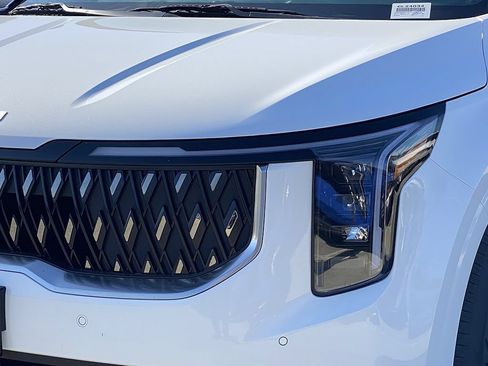 New 2026 Kia Carnival FWD image 8
