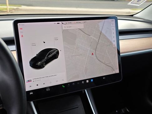 Used 2018 Tesla Model 3 Long Range image 17