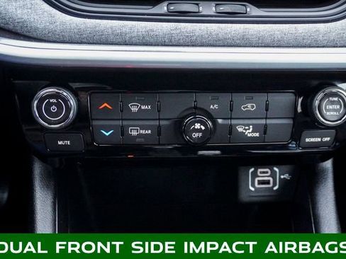 Used 2023 Jeep Compass Latitude image 15