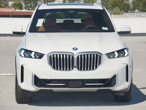 Used 2026 BMW X5 xDrive50e w/ Premium Package image 2