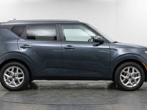 Used 2025 Kia Soul LX w/ LX Technology Package image 11
