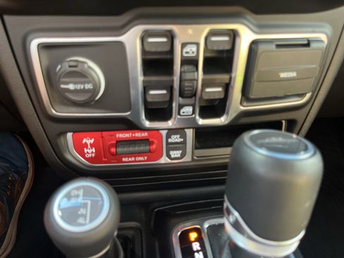 Used 2021 Jeep Gladiator Rubicon AWD/4WD image 22