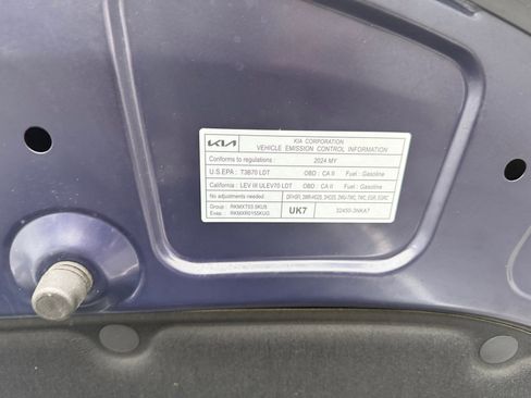 Used 2024 Kia Carnival LX image 15