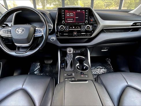Used 2022 Toyota Highlander XLE image 15