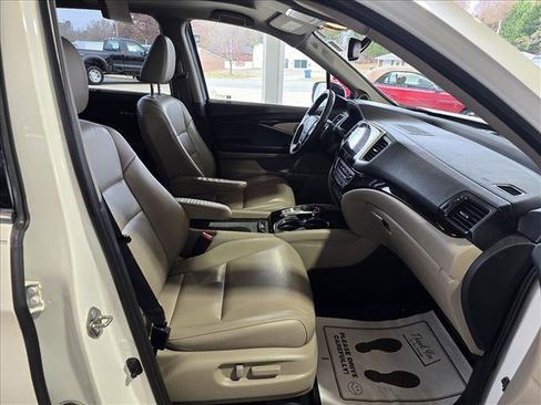Used 2017 Honda Pilot Touring image 14