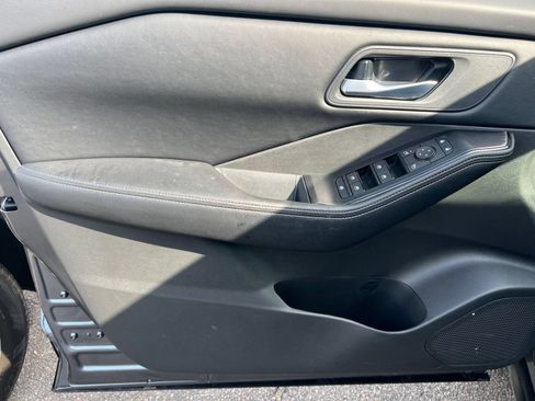 Used 2025 Nissan Rogue SV FWD image 18