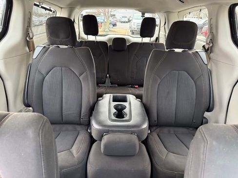 Used 2017 Chrysler Pacifica Touring Plus image 37