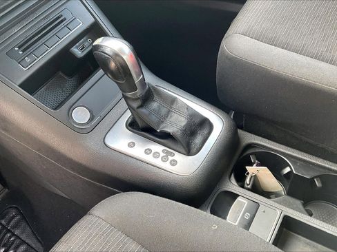 Used 2017 Volkswagen Tiguan Limited w/ Premium Package image 15