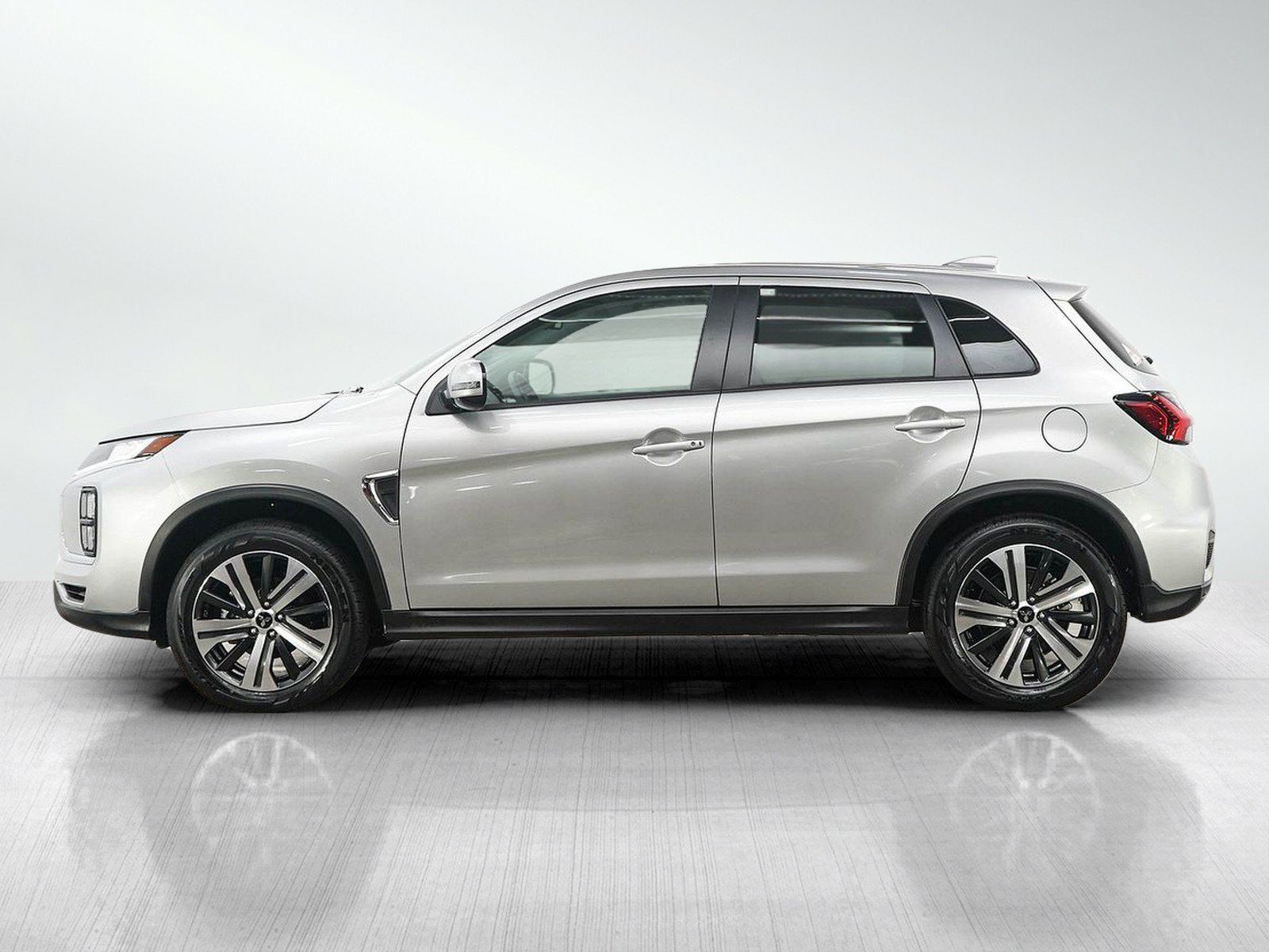 Used 2026 Mitsubishi Outlander Sport SE AWD/4WD image 2