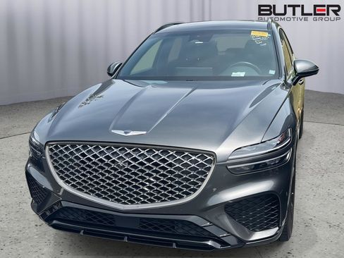 Used 2024 Genesis GV70 2.5T w/ Sport Prestige Package image 3