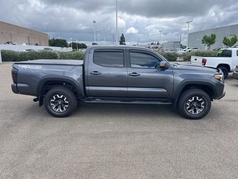 Used 2022 Toyota Tacoma TRD Off-Road w/ TRD Premium Off Road Package image 4